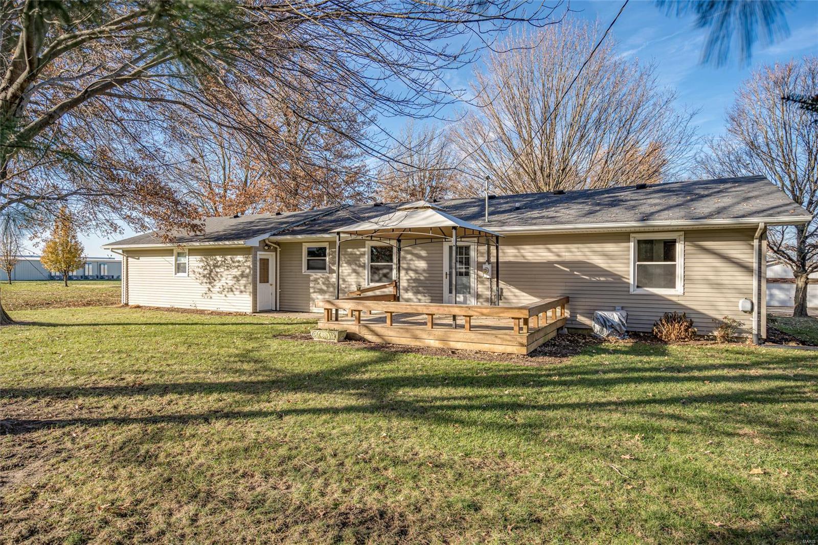 109 Maple Street Raymond, IL 62560 - Photo 4 of 21