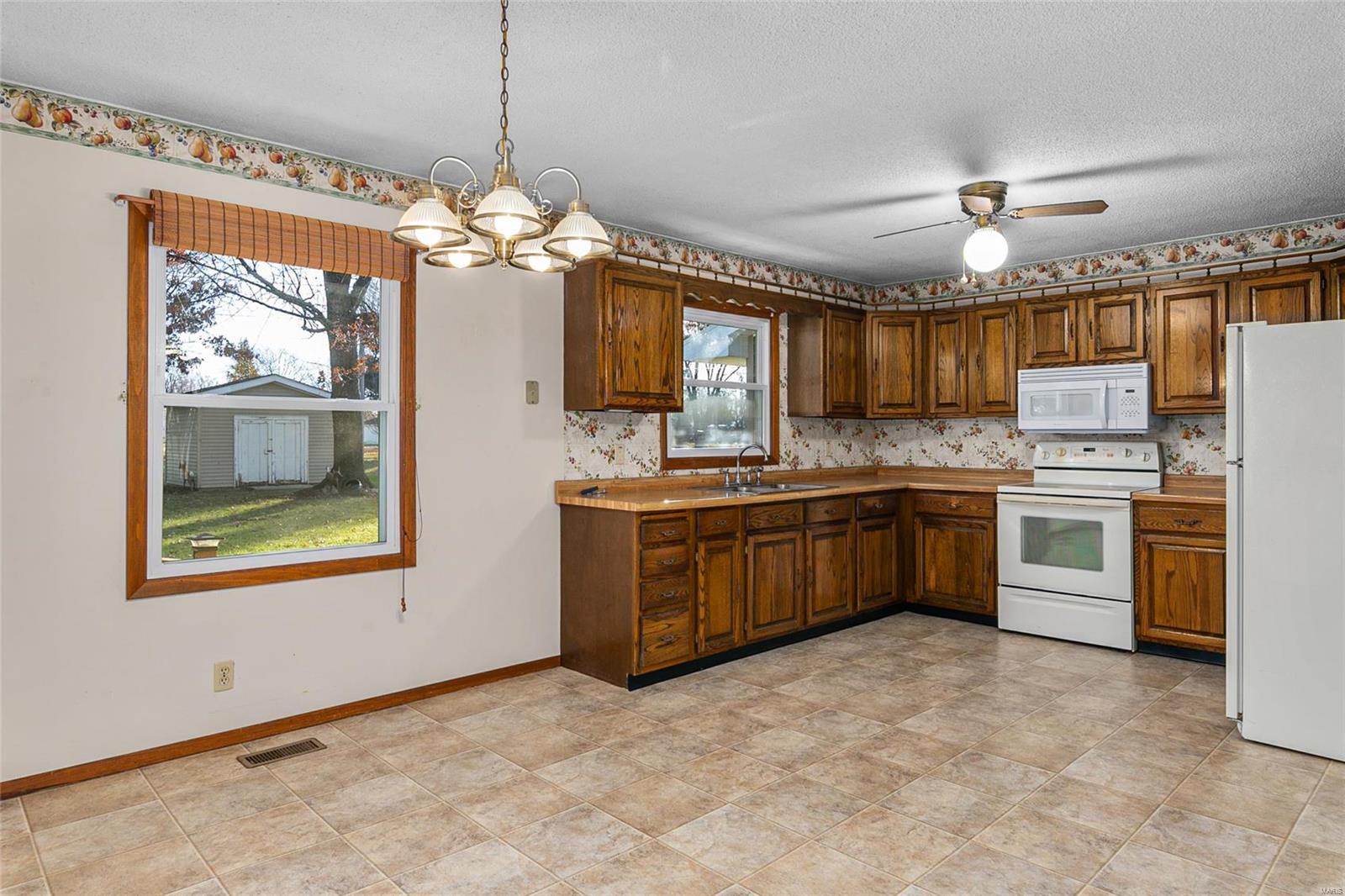 109 Maple Street Raymond, IL 62560 - Photo 9 of 21