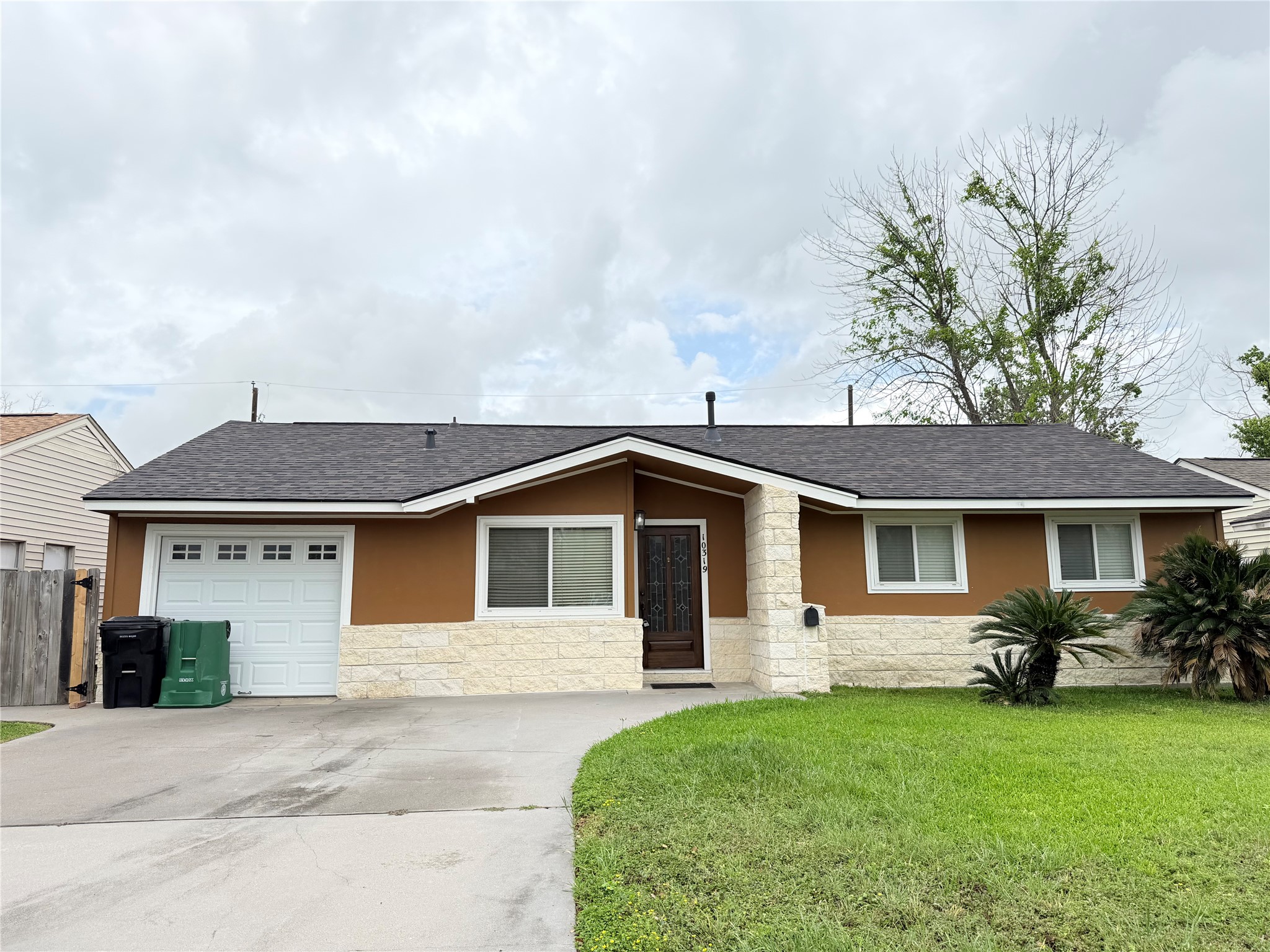 10319 Dunvegan Way Houston, TX 77013 - Photo 7 of 18