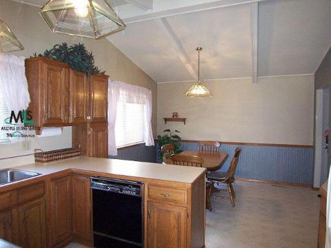 3771 Raintree Drive Troy, MI 48083 - Photo 8 of 12 596699-7.JPG
