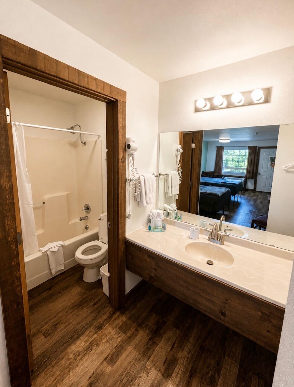 982 Indian Point Road, Unit 312 Indian Point, MO 65616 - Photo 5 of 14 982 Indian Point Unit 312