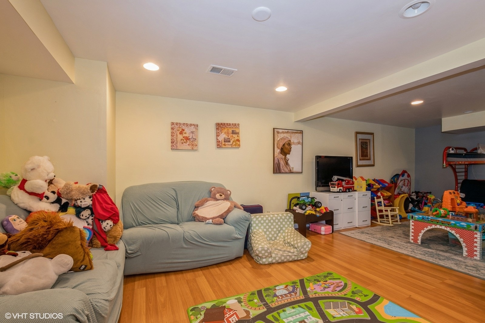 13011 South Shawnee Road Palos Heights, IL 60463 - Photo 13 of 28 a living room with furniture and a flat screen tv