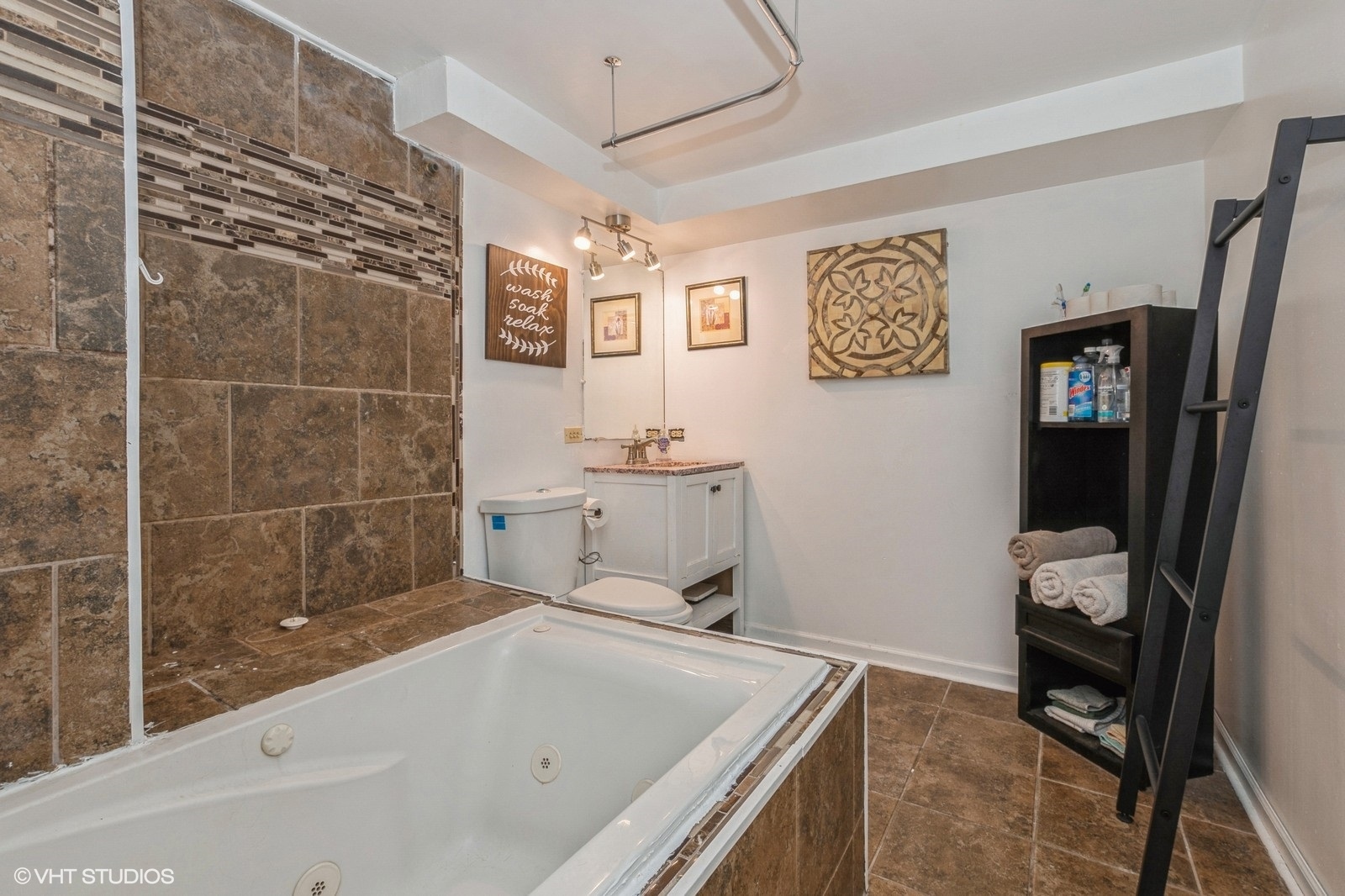 13011 South Shawnee Road Palos Heights, IL 60463 - Photo 24 of 28 a bathroom with a tub sink and a mirror