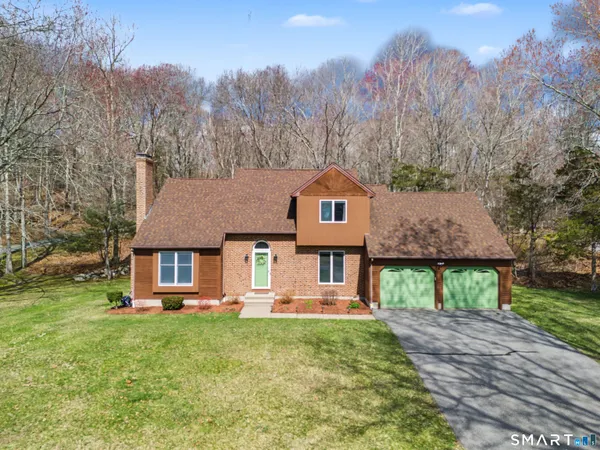 $475,000 | 10 Fox Hollow Drive, Montville, CT 06370