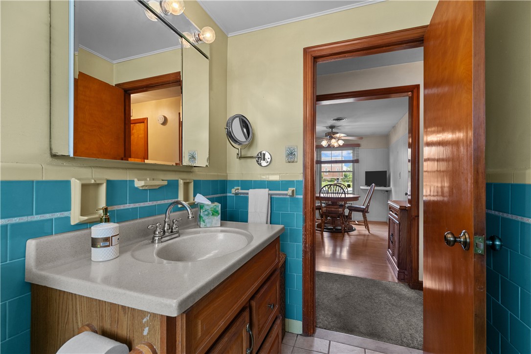 265 Monticello Road Pawtucket, RI 02861 - Photo 29 of 42 Solid Tiled Bath