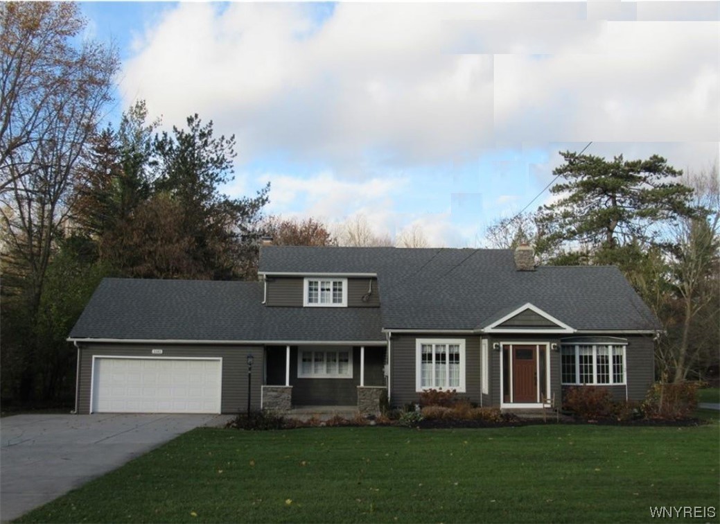 CURB APPEAL & LOCATION ALL IN ONE - 1 ACRE - JUST