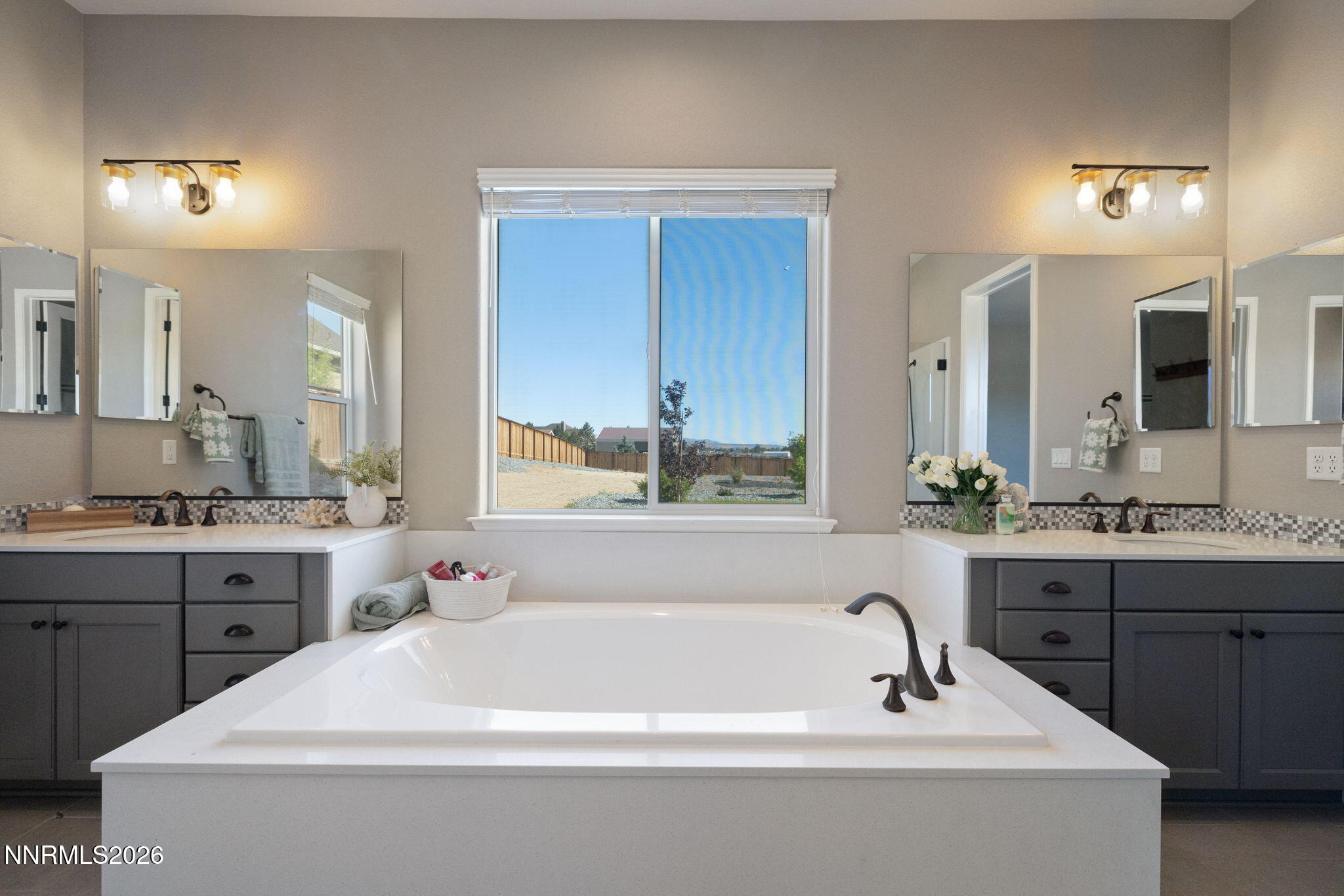 11541 Hacienda Ridge Way Sparks, NV 89441 - Photo 16 of 30 soaking tub