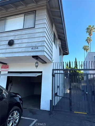 $2,400 | 6134 Hazeltine Avenue, Unit 6, Van Nuys, CA 91401