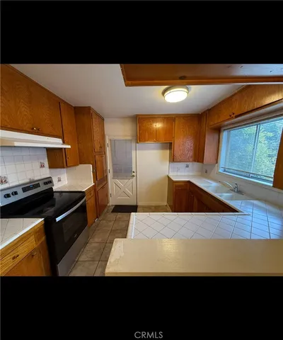 $2,400 | 6134 Hazeltine Avenue, Unit 6, Van Nuys, CA 91401