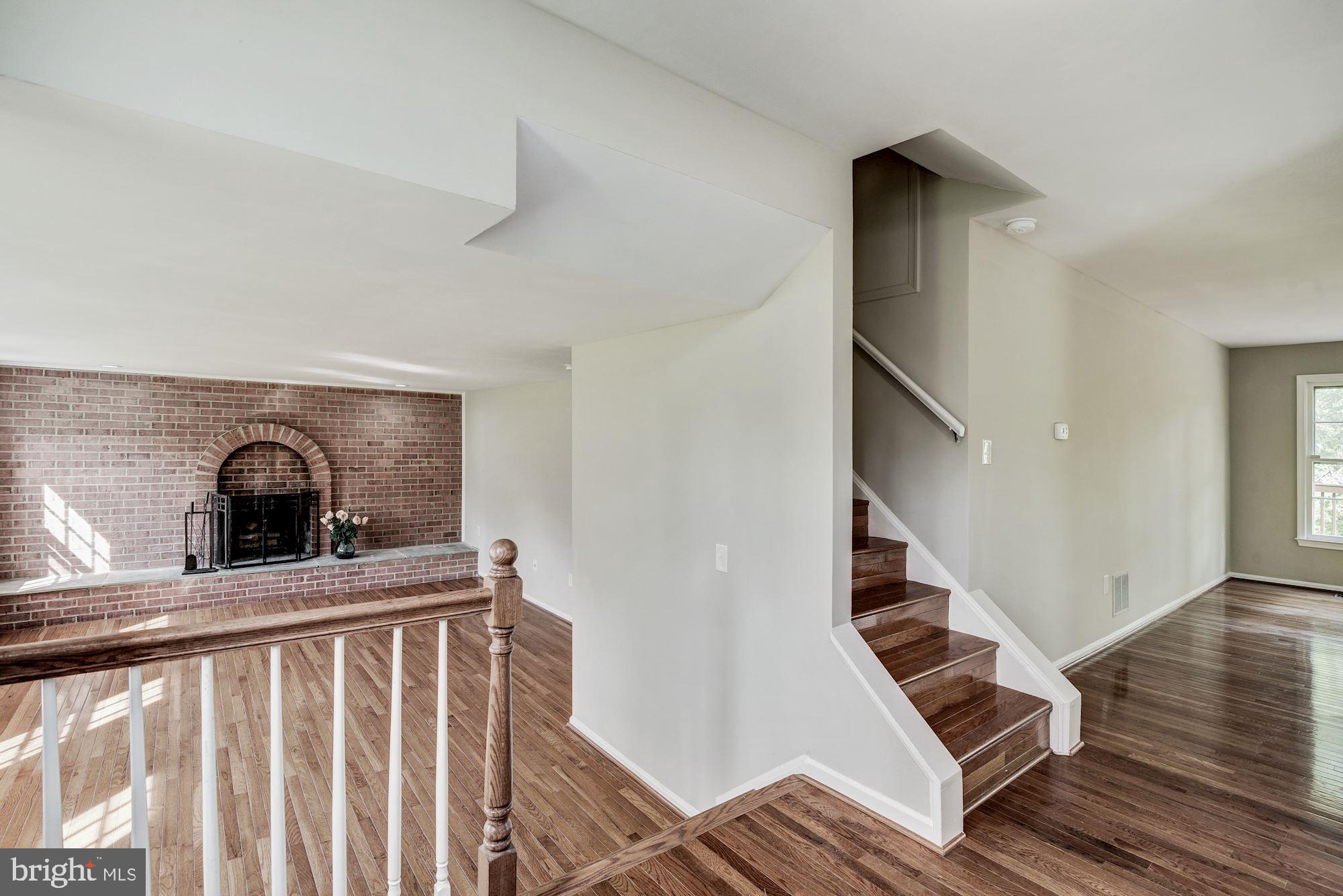 15020 Wellwood Road Silver Spring, MD 20905 - Photo 2 of 38 Spacious entry, updated palette