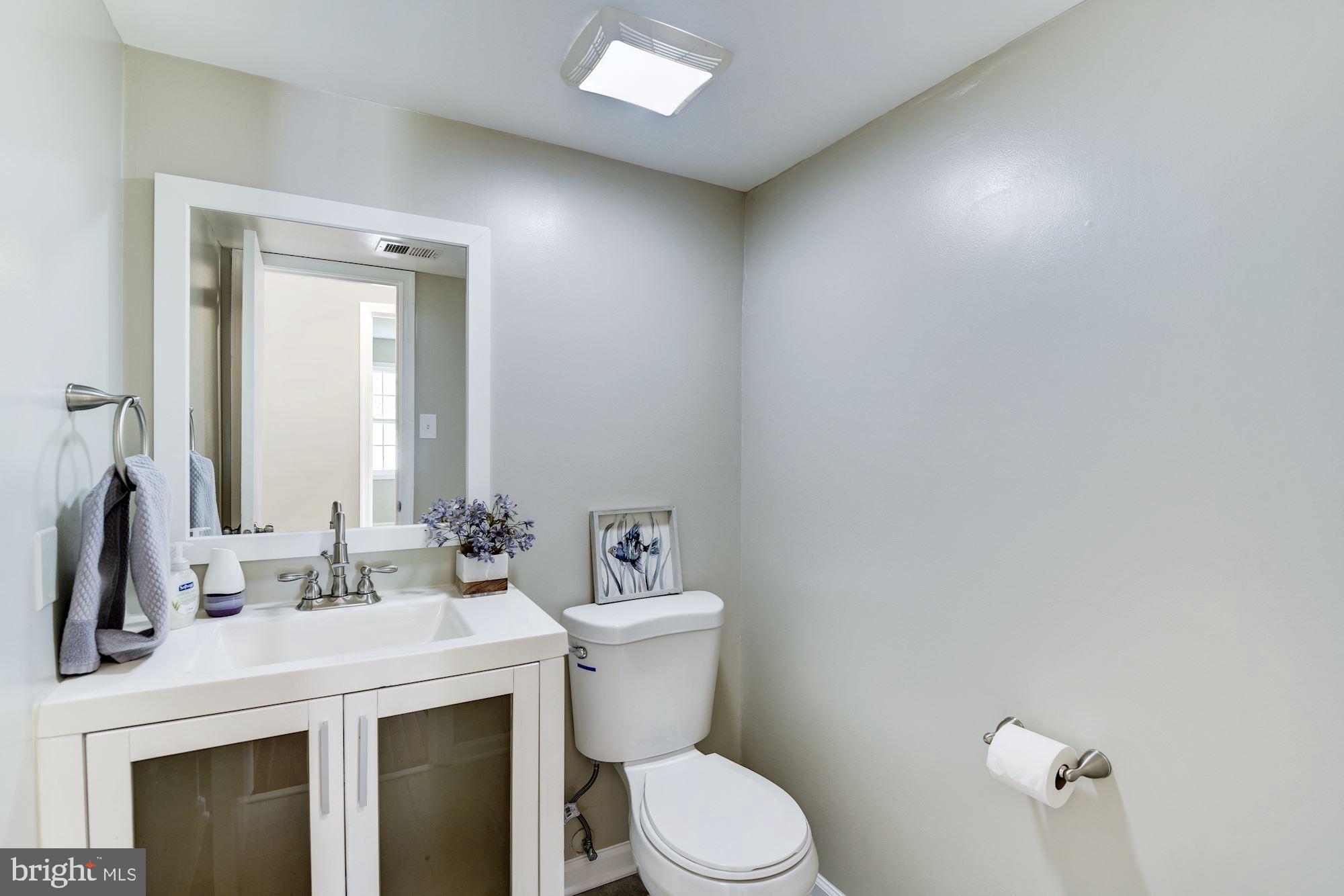 15020 Wellwood Road Silver Spring, MD 20905 - Photo 17 of 38 New half bath