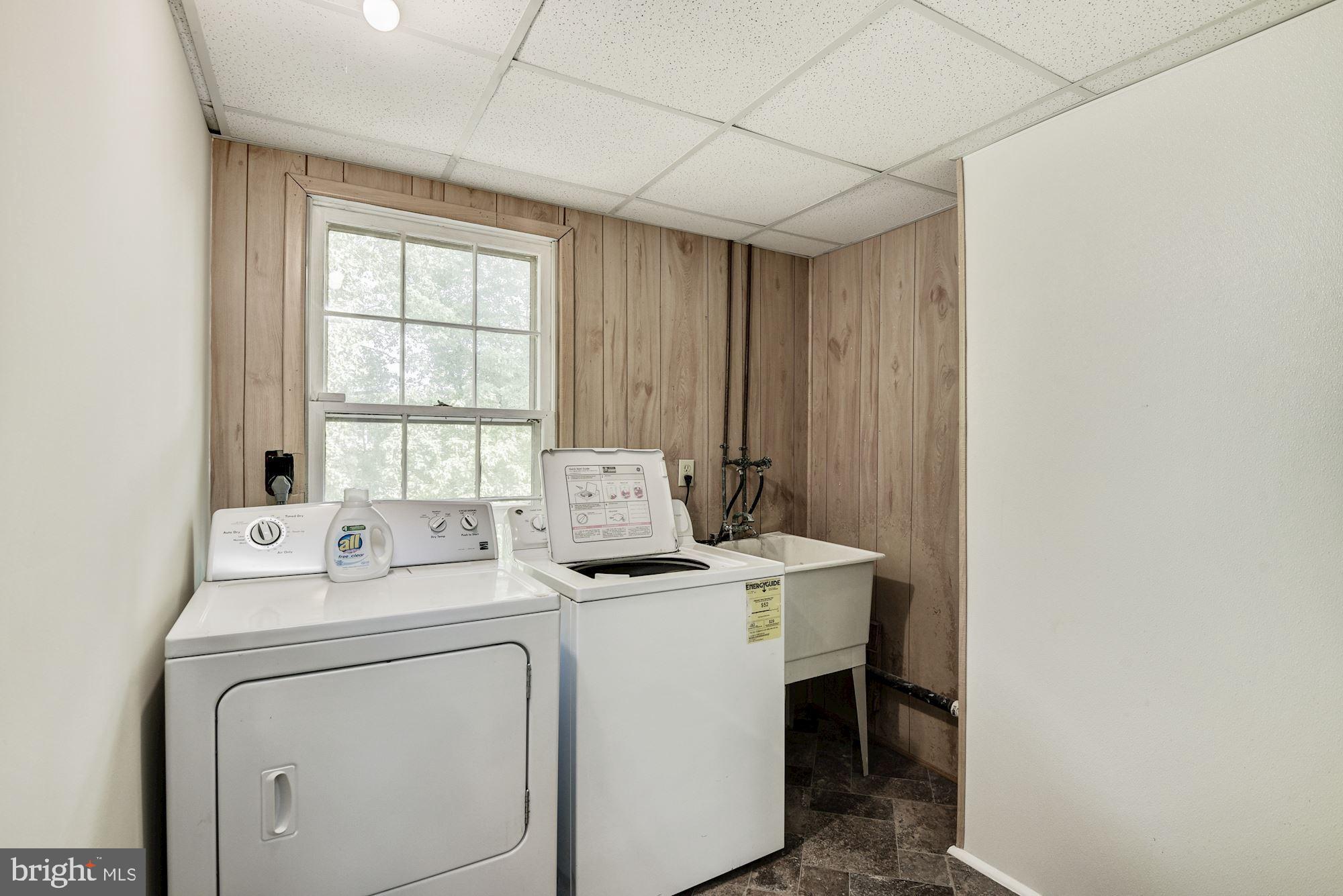 15020 Wellwood Road Silver Spring, MD 20905 - Photo 18 of 38 Laundry room with sink and shower