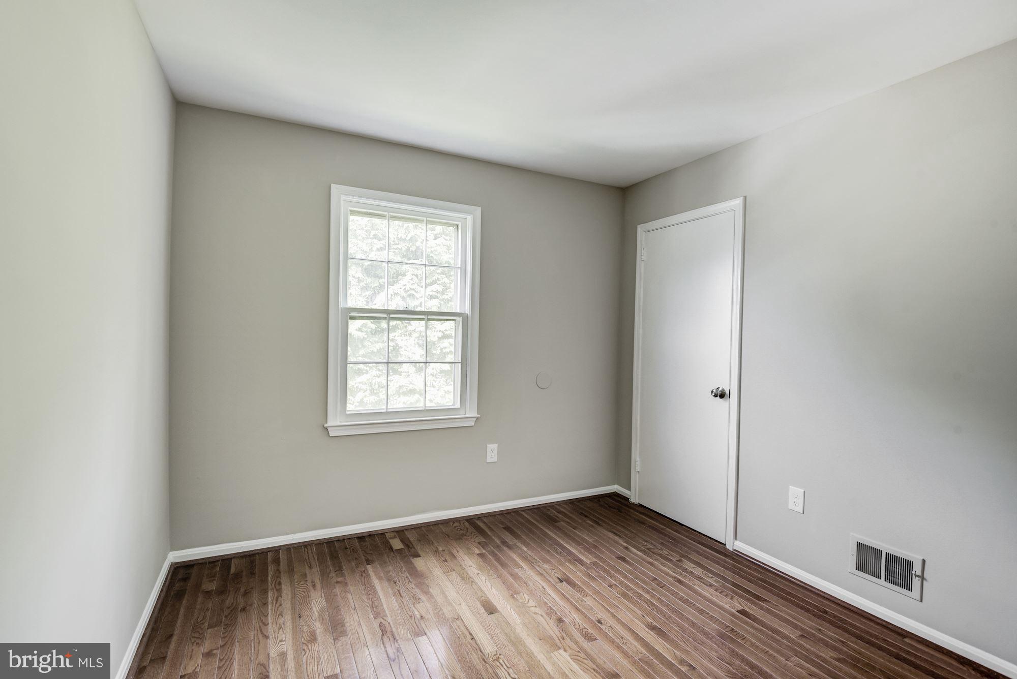15020 Wellwood Road Silver Spring, MD 20905 - Photo 29 of 38 5 on upper level