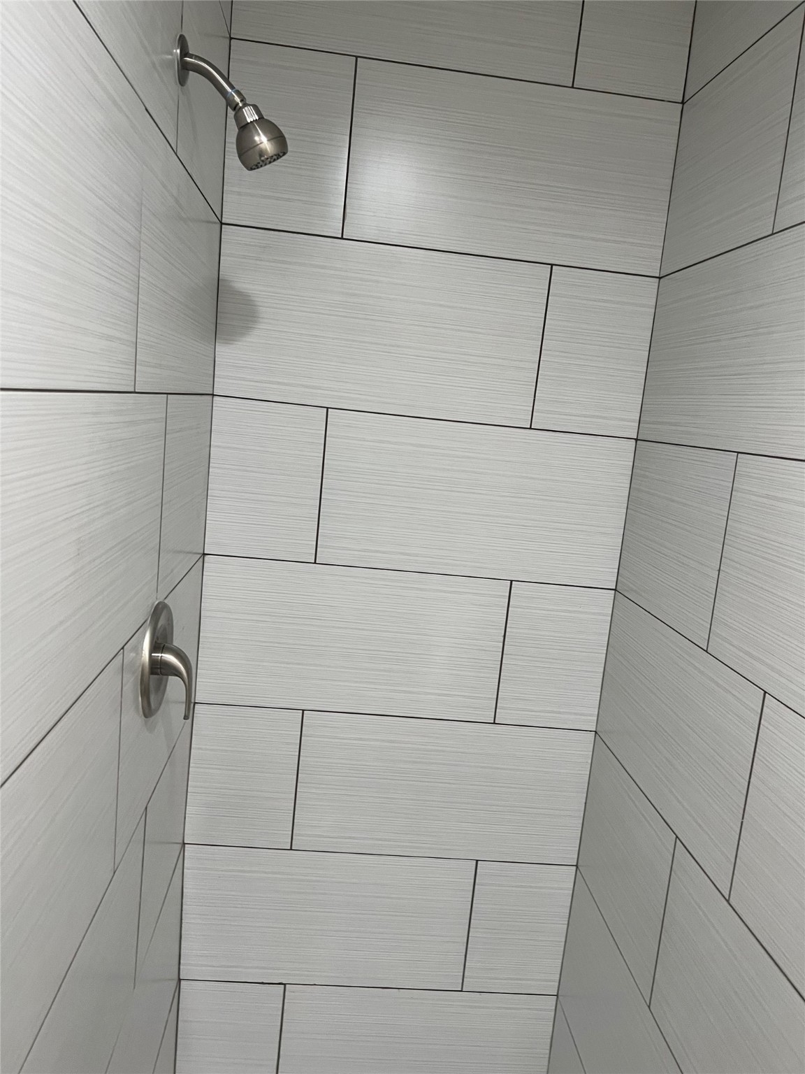 2017 Buffalo Terrace, Unit 15 Houston, TX 77019 - Photo 5 of 9 a bathroom with a shower