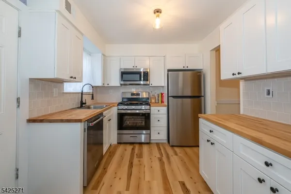 $319,000 | 160 Cynthia Drive, Hackettstown, NJ 07840