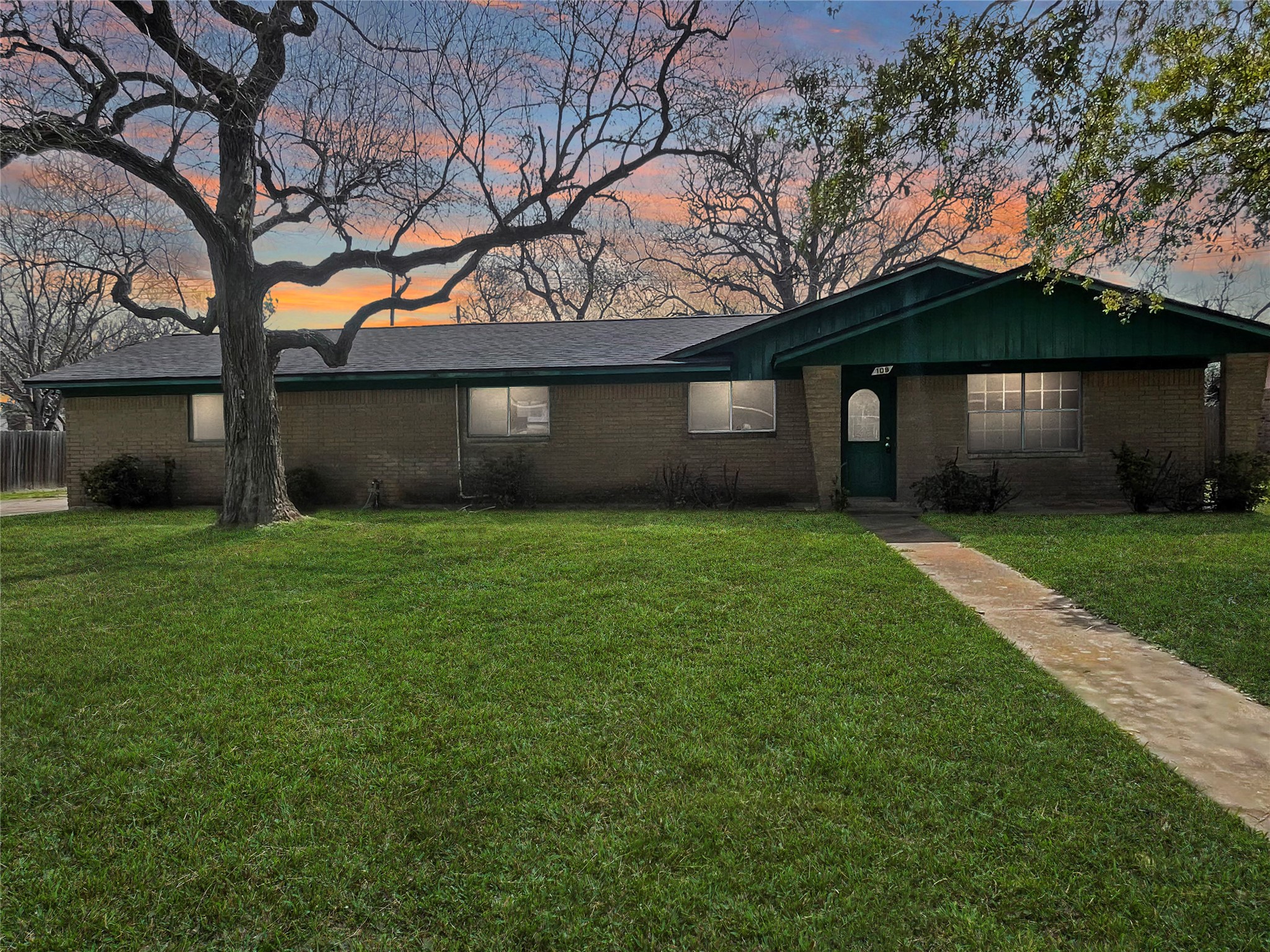 109 Poppy Street Lake Jackson, TX 77566 - Photo 1 of 25