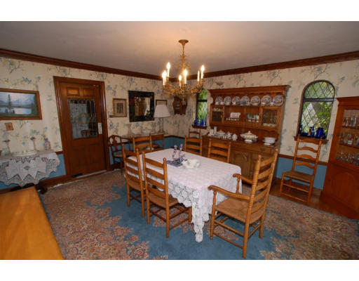 96 Pine Ridge Road Medford, MA 02155 - Photo 5 of 29 a dining room with furniture and window