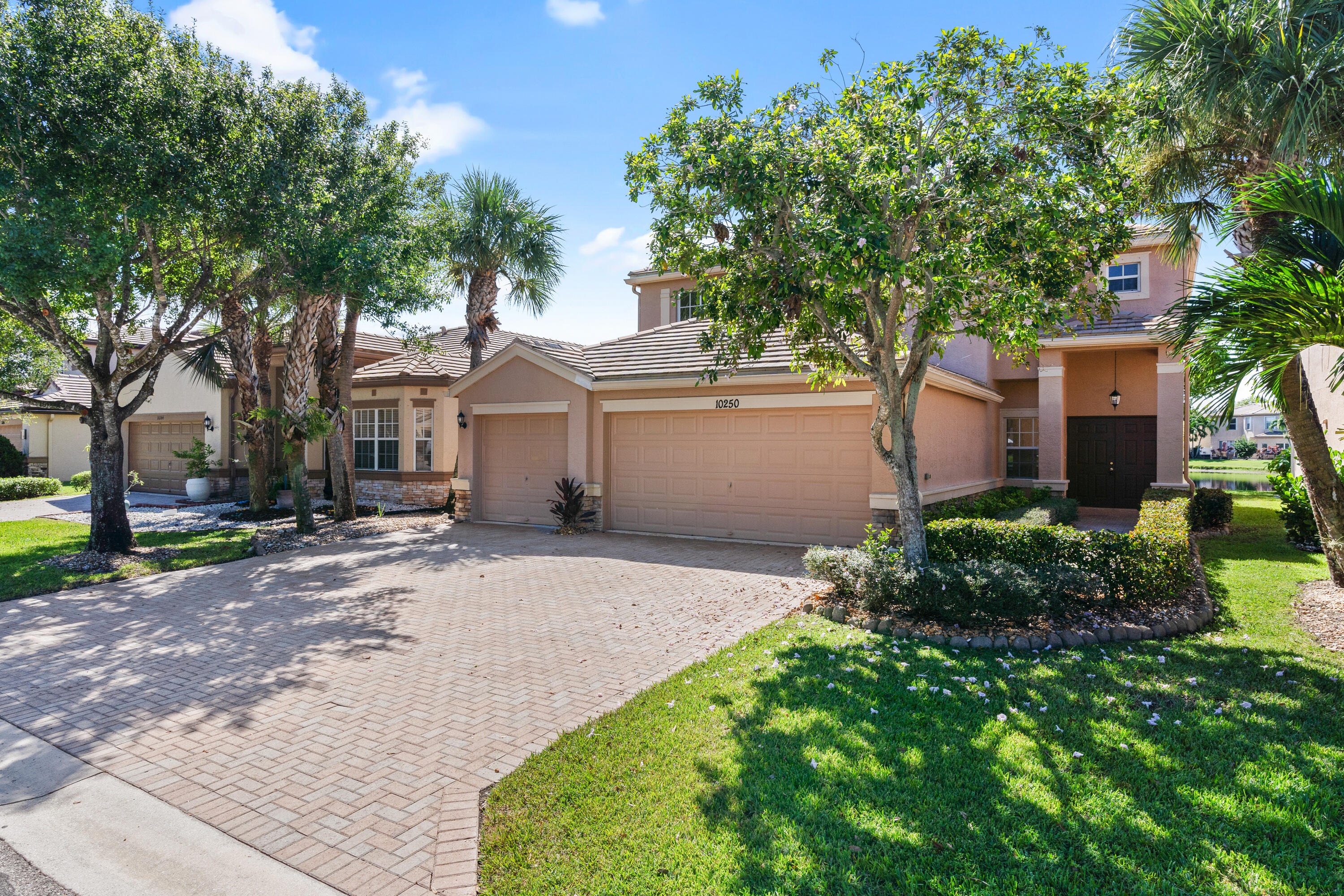 10250 Clubhouse Turn Road Lake Worth, FL 33449 - Photo 2 of 23 10250 Clubshouse Turn Road Lake Worth FL