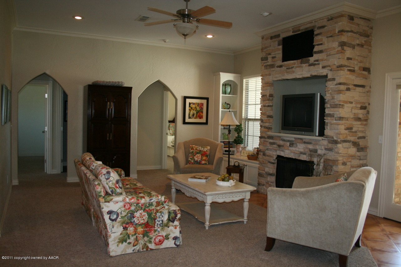 6006 Riley Elizabeth Place Amarillo, TX 79119 - Photo 4 of 42 Living Room
