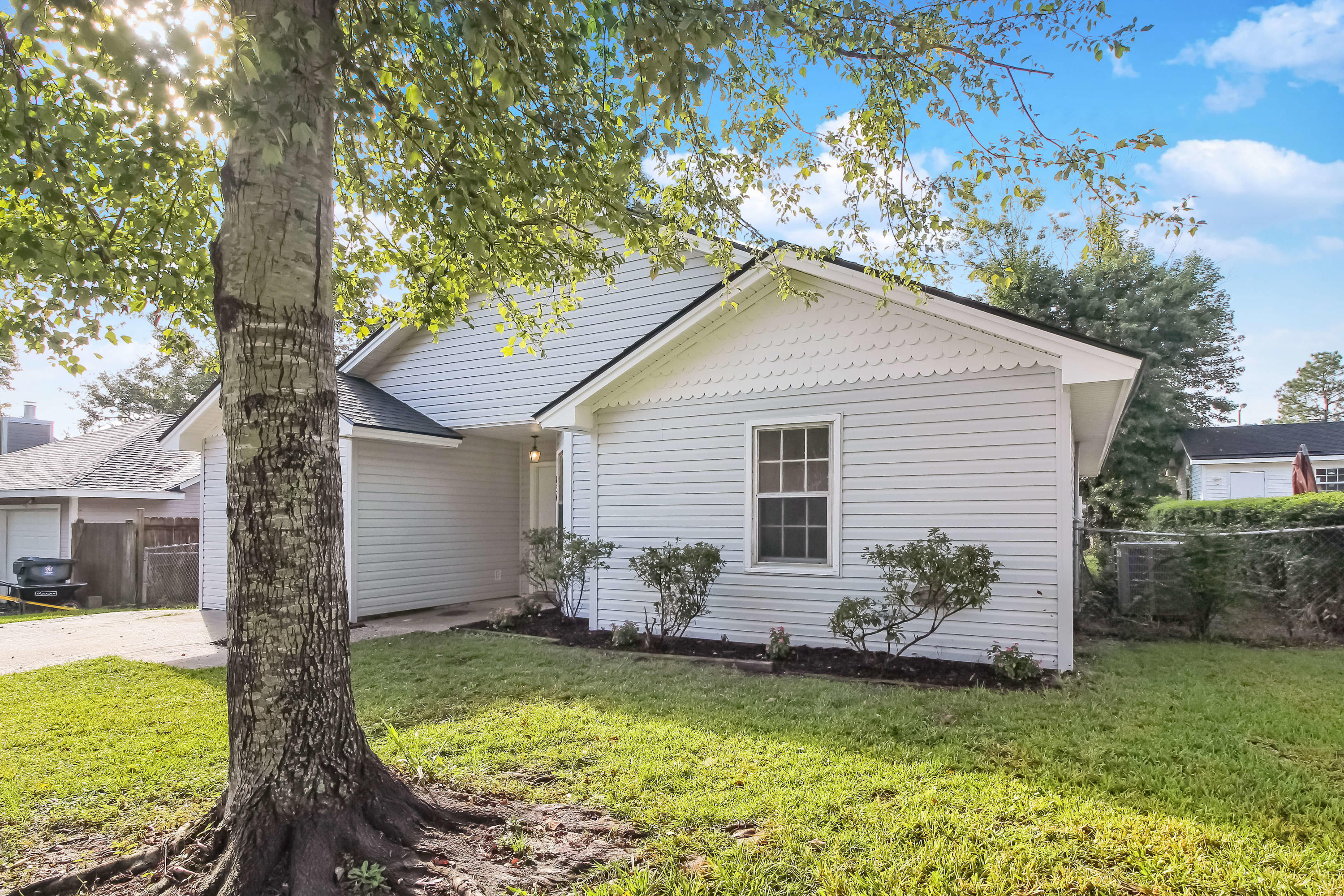 134 Manchester Road Summerville, SC 29486 - Photo 3 of 21 IMG_7613