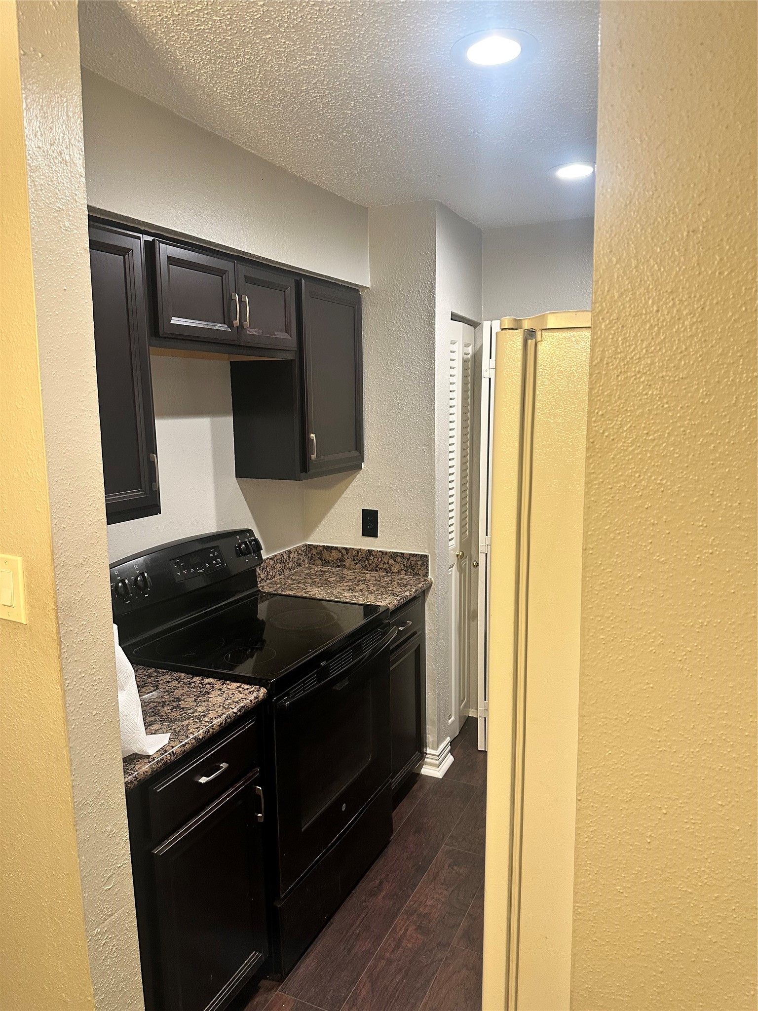 3662 Ocee Street Houston, TX 77063 - Photo 5 of 15