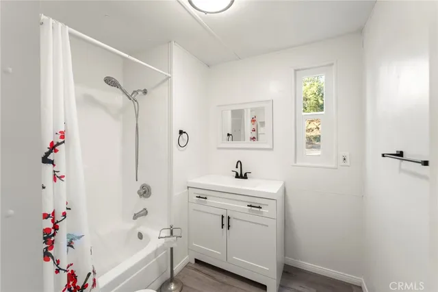 a view of empty room with cabinet and ceiling fan