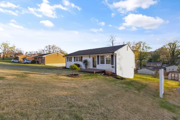 a view of a house with backyard and sitting area