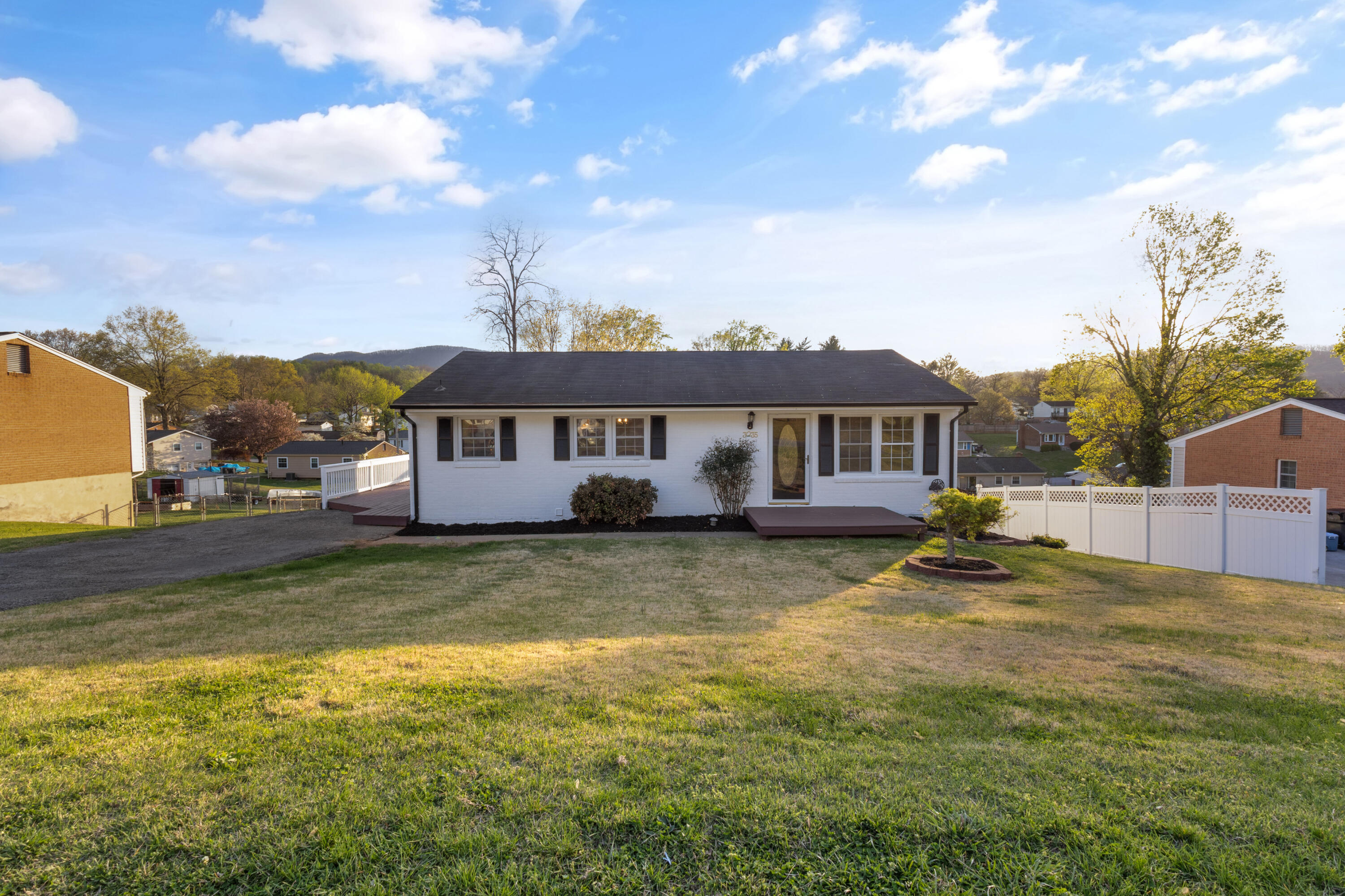 3053 Woodway Road Roanoke, VA 24014 - Photo 3 of 34 Outside(3)