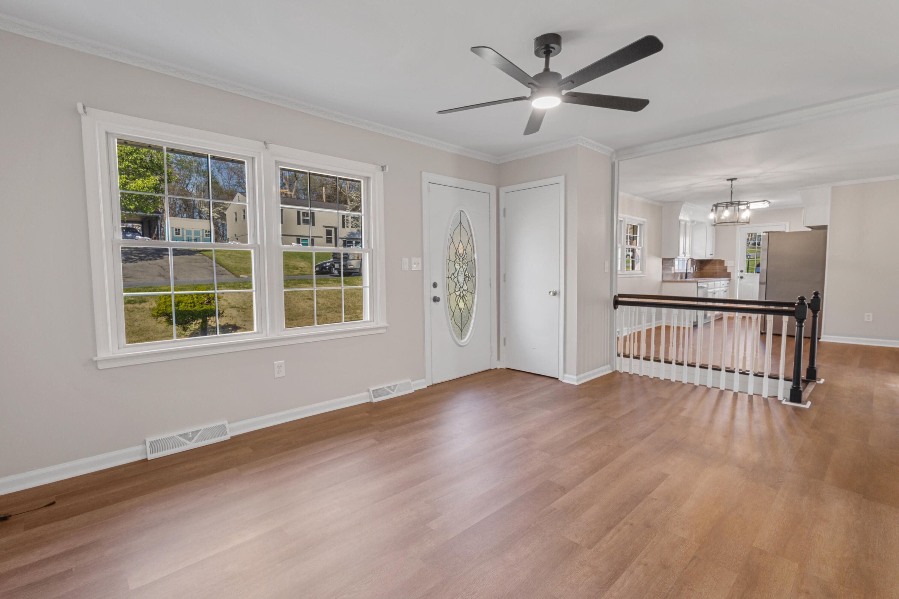 3053 Woodway Road Roanoke, VA 24014 - Photo 4 of 34 Livroom3