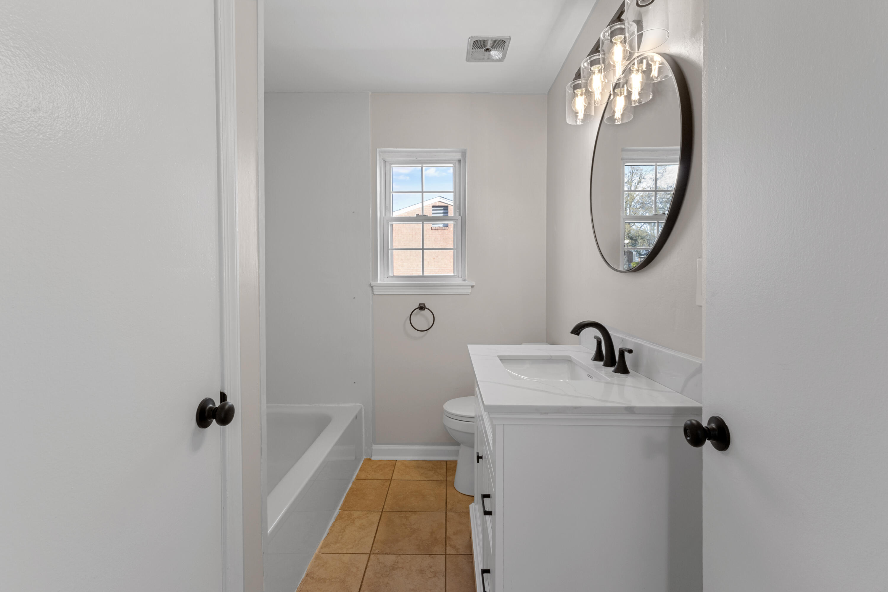 3053 Woodway Road Roanoke, VA 24014 - Photo 10 of 34 Bath3