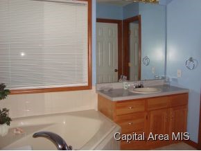 3150 Otter Lane Springfield, IL 62712 - Photo 9 of 21 Gallery Image 9