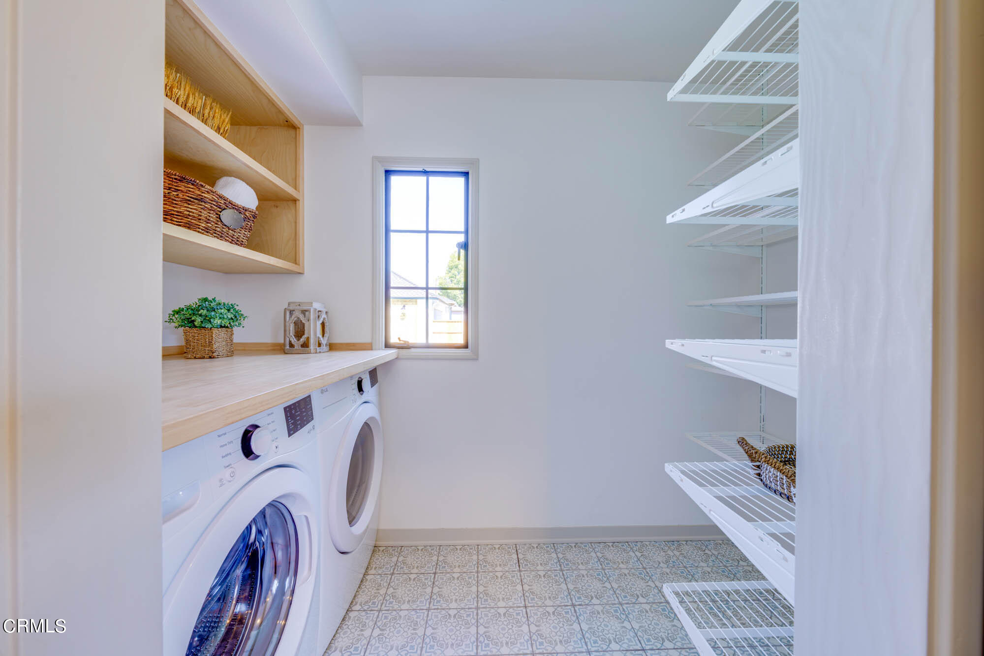 2709 Deodar Circle Pasadena, CA 91107 - Photo 18 of 43 a storage room with washer and dryer