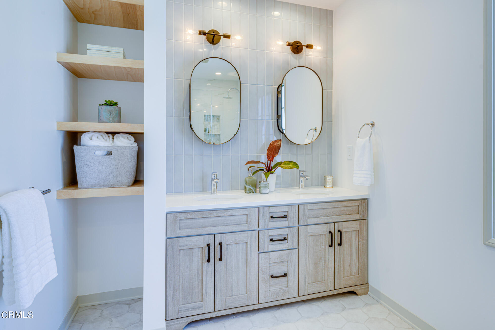 2709 Deodar Circle Pasadena, CA 91107 - Photo 26 of 43 a view of cabinets and chair