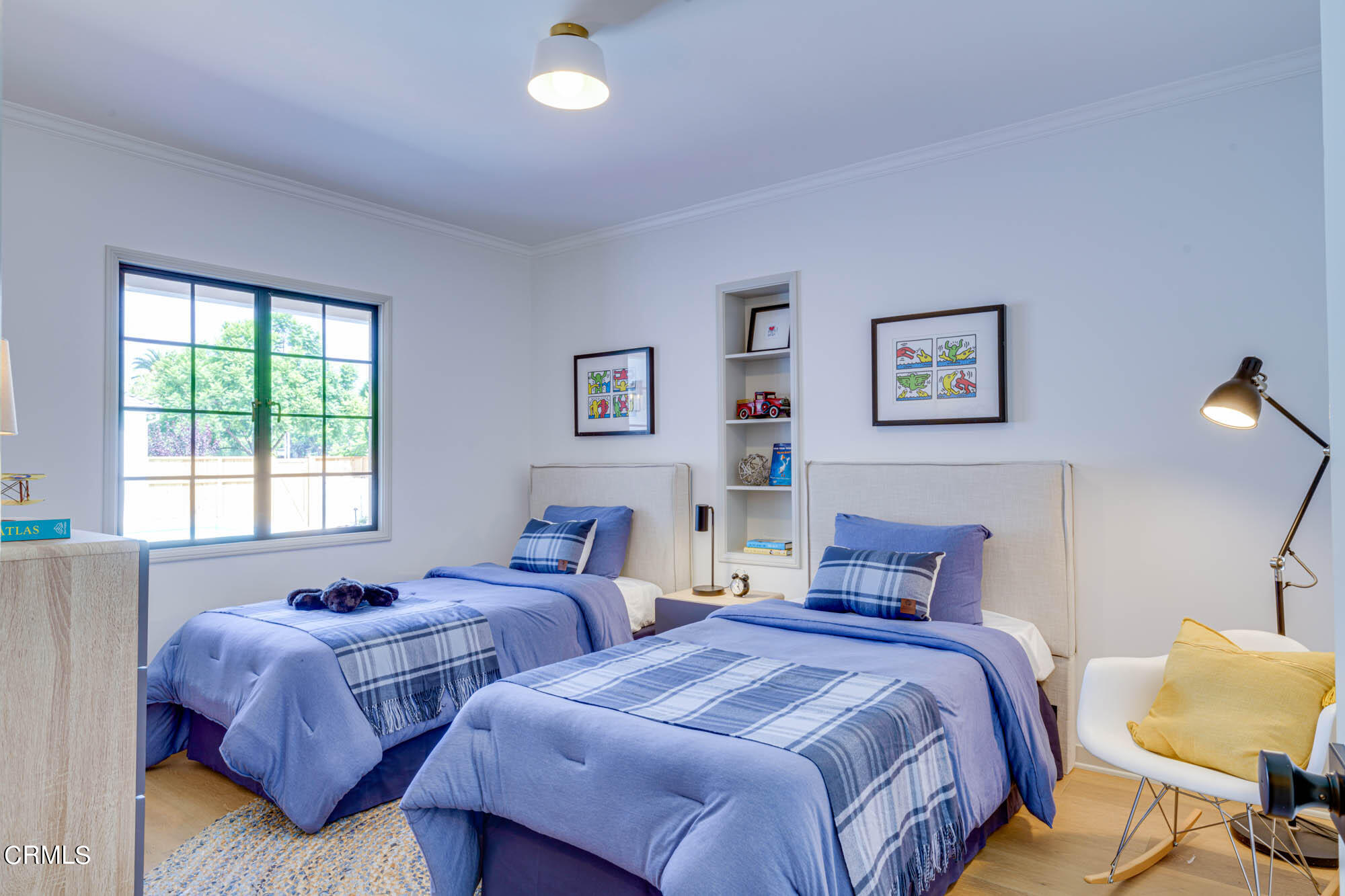 2709 Deodar Circle Pasadena, CA 91107 - Photo 30 of 43 a bedroom with two beds and a couch