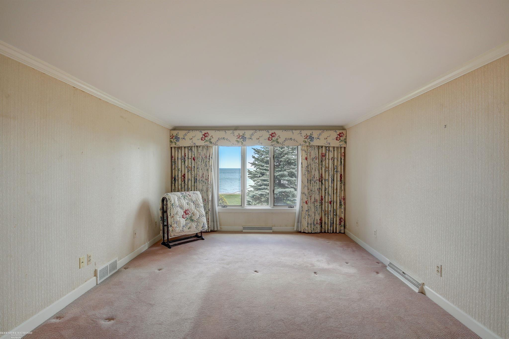 4880 Lakeshore Road Fort Gratiot, MI 48059 - Photo 33 of 69 50142242-8954c02a-b728-49dc-b76c-0232aa7bd613.JPG