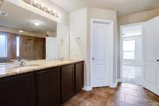 $2,100 | 1330 Alaskan Wolf, San Antonio, TX 78245