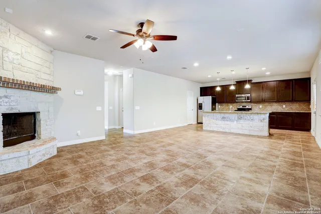 $2,100 | 1330 Alaskan Wolf, San Antonio, TX 78245