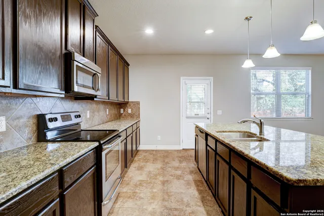 $2,100 | 1330 Alaskan Wolf, San Antonio, TX 78245