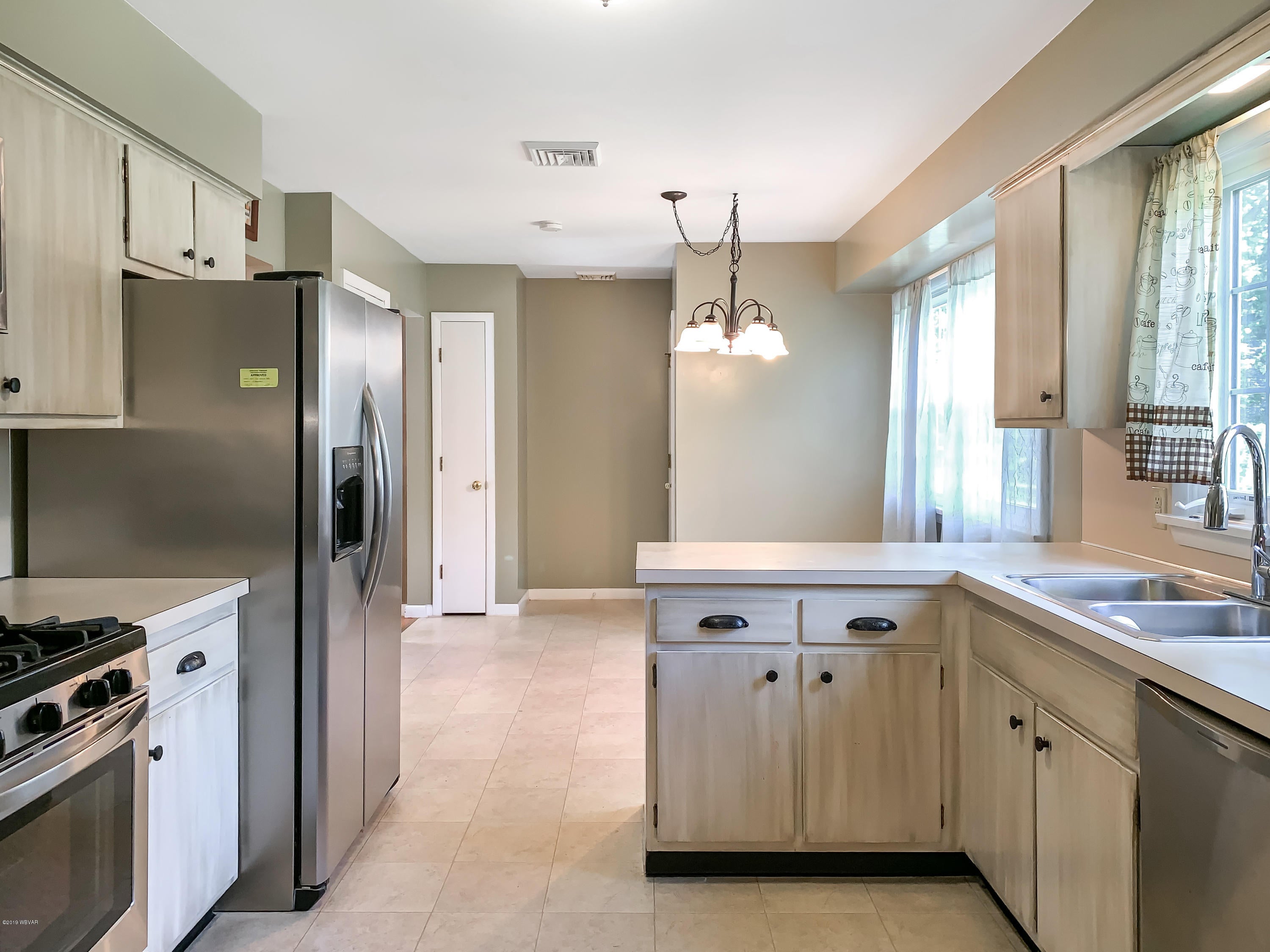1165 St Davids Road Williamsport, PA 17701 - Photo 3 of 18 Kitchen