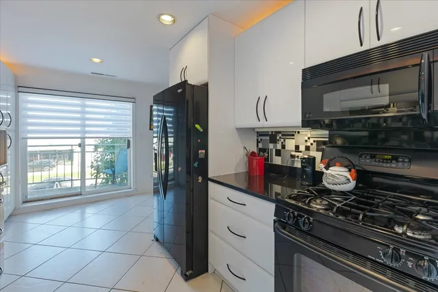 $349,900 | 4757 Howard Street, Unit 205, Skokie, IL 60076