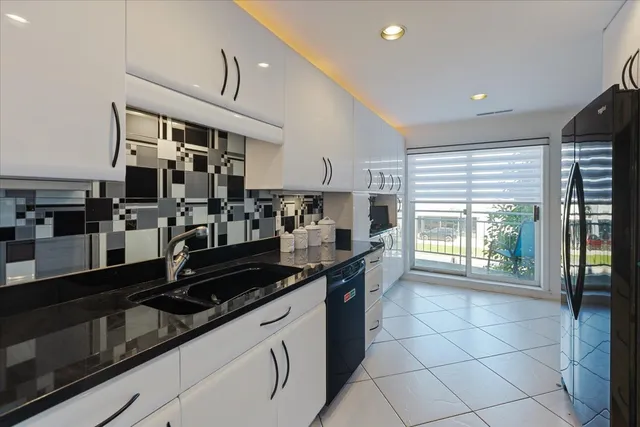 $349,900 | 4757 Howard Street, Unit 205, Skokie, IL 60076