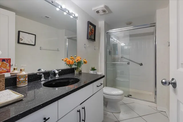 $349,900 | 4757 Howard Street, Unit 205, Skokie, IL 60076