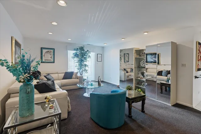 $349,900 | 4757 Howard Street, Unit 205, Skokie, IL 60076