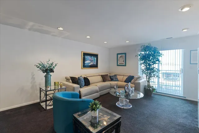 $349,900 | 4757 Howard Street, Unit 205, Skokie, IL 60076