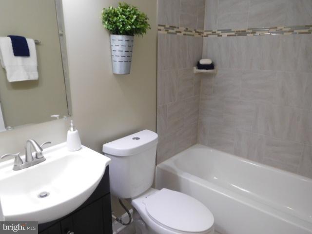 3411 Oaklawn Road Fort Washington, MD 20744 - Photo 27 of 30 a bathroom with a sink toilet and shower