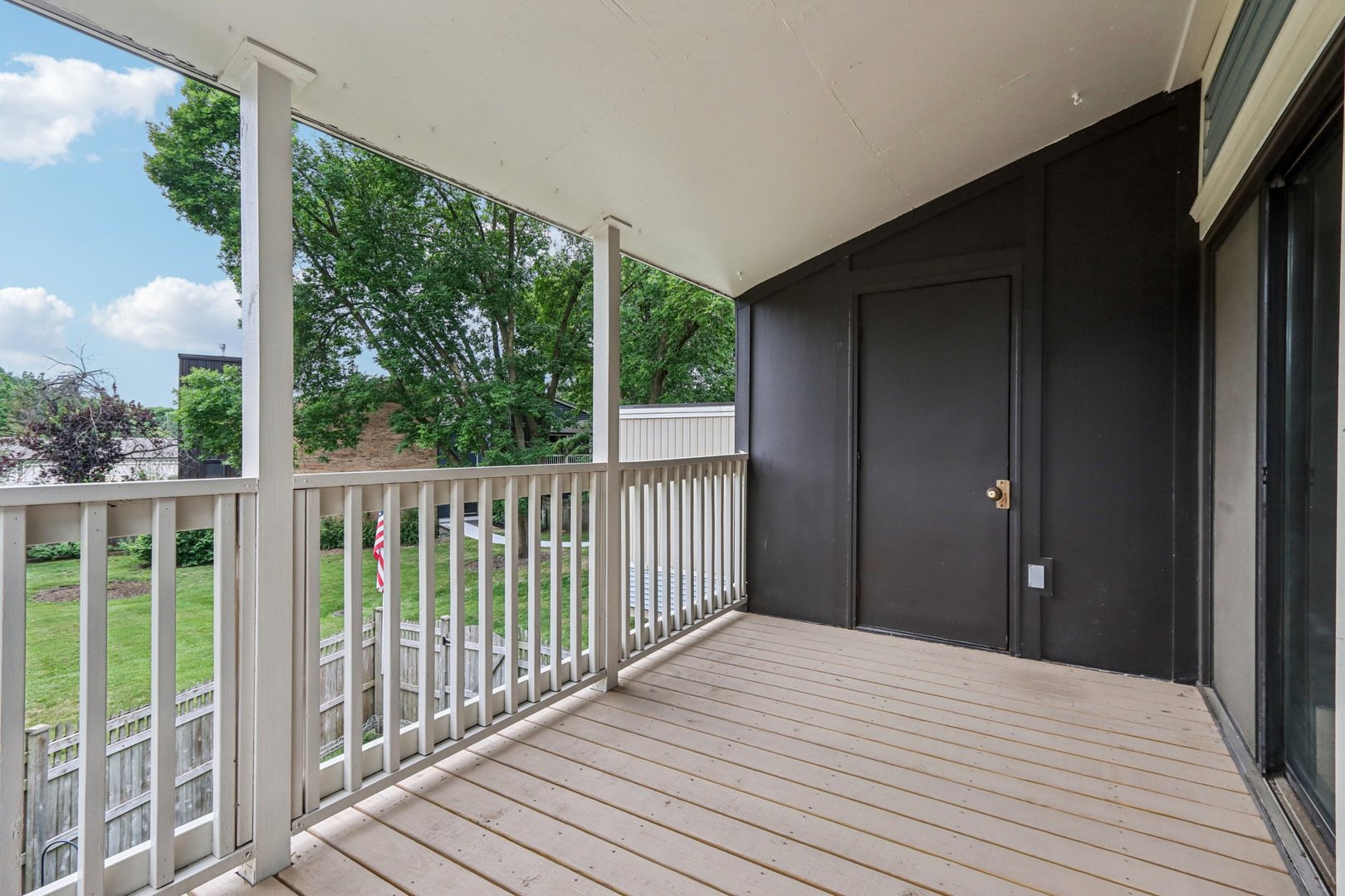 1495 South County Farm Road, Unit 24 Wheaton, IL 60189 - Photo 18 of 26 a view of a balcony with wooden floor