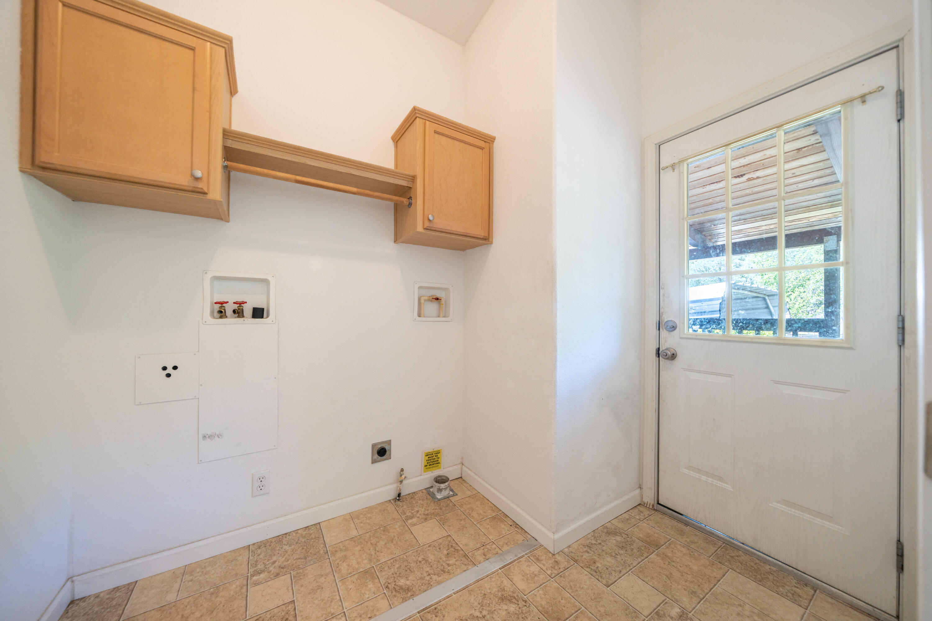 22151 Ravine Court Redding, CA 96003 - Photo 16 of 34 22151 Ravine Ct-37