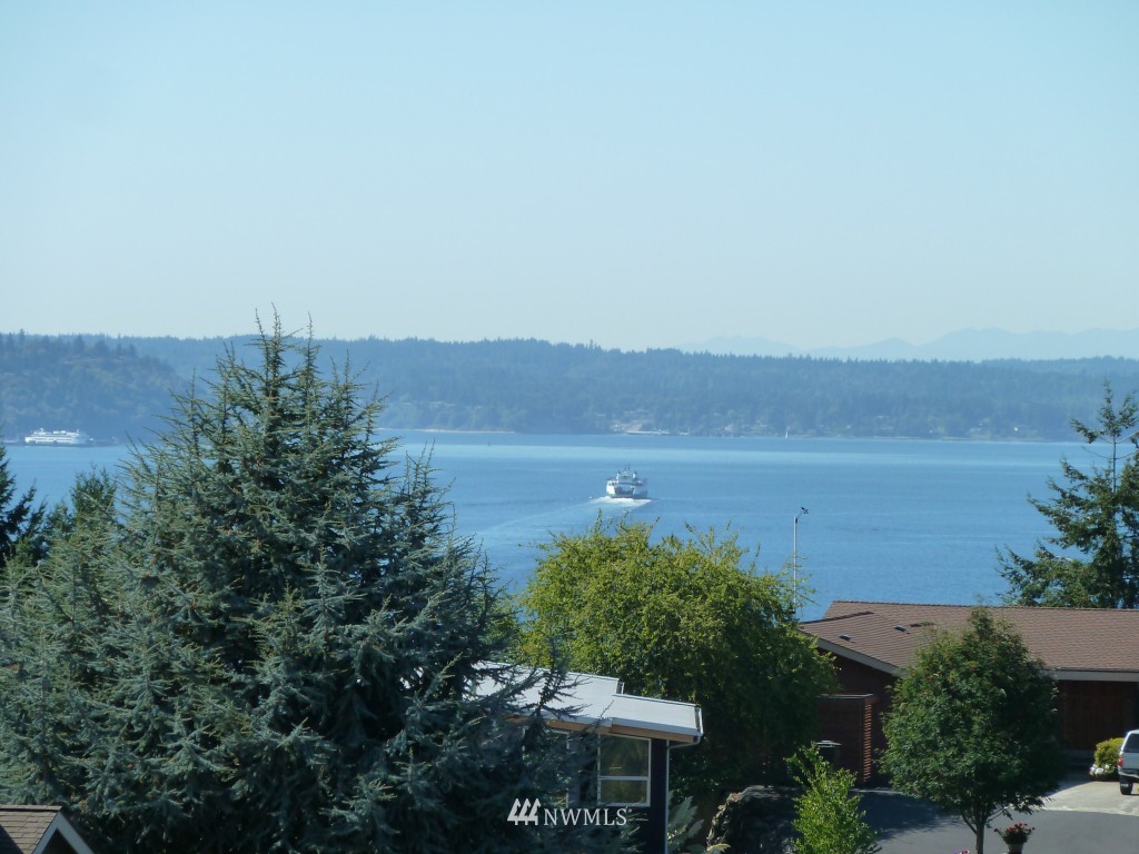 8639 Fauntlee Crest Southwest Seattle, WA 98136 - Photo 1 of 18 Gallery Image 1