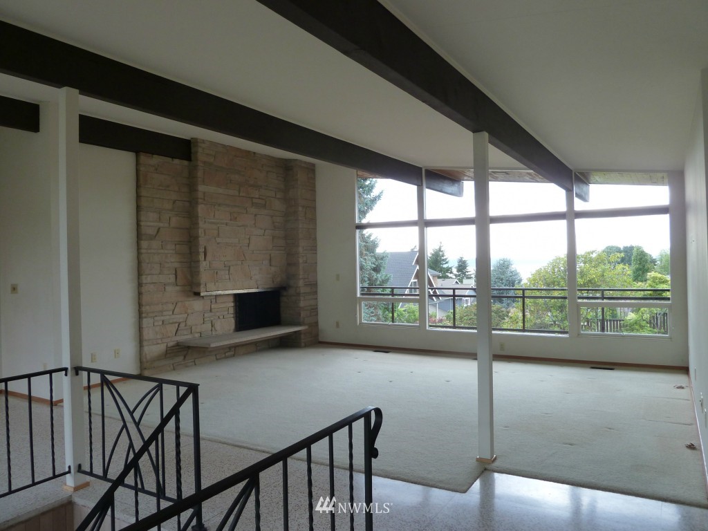 8639 Fauntlee Crest Southwest Seattle, WA 98136 - Photo 3 of 18 Gallery Image 3