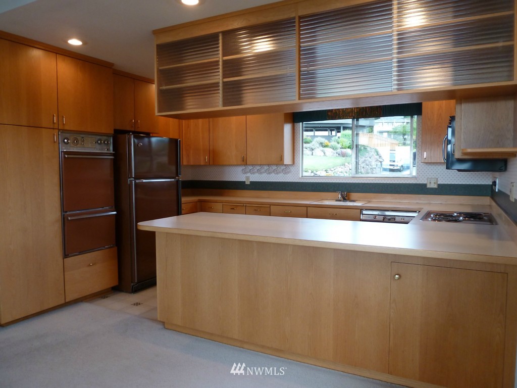 8639 Fauntlee Crest Southwest Seattle, WA 98136 - Photo 5 of 18 Gallery Image 5